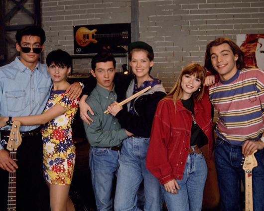 25 лет спустя: как сложились судьбы актеров культового французского сериала «Элен и ребята»